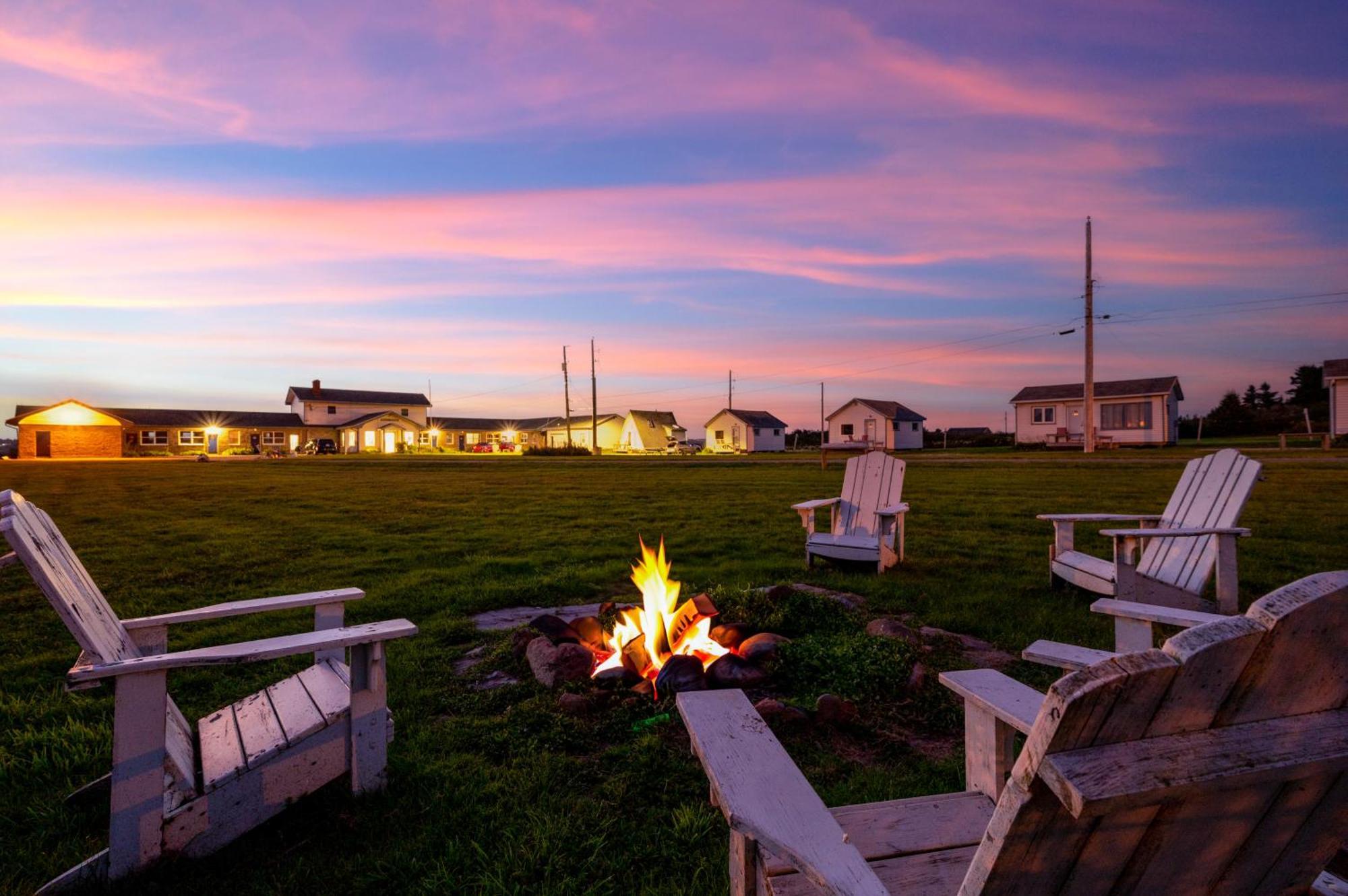 Cape View Motel & Cottages Mavilette Extérieur photo