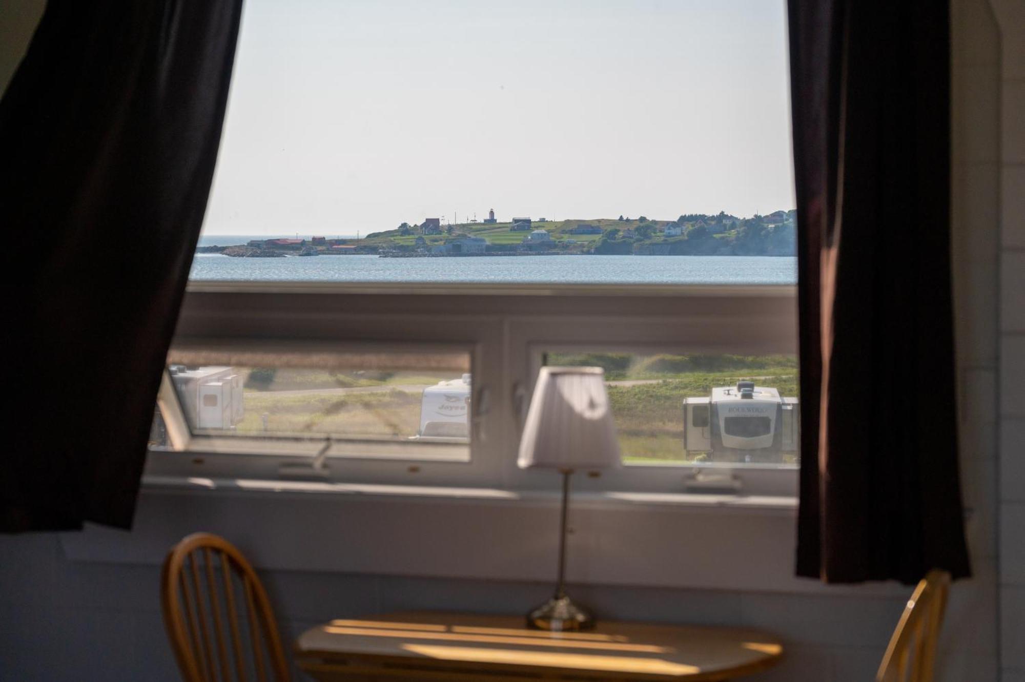 Cape View Motel & Cottages Mavilette Extérieur photo