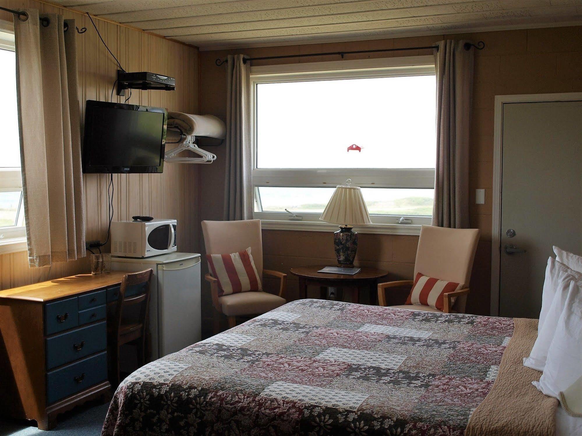 Cape View Motel & Cottages Mavilette Extérieur photo